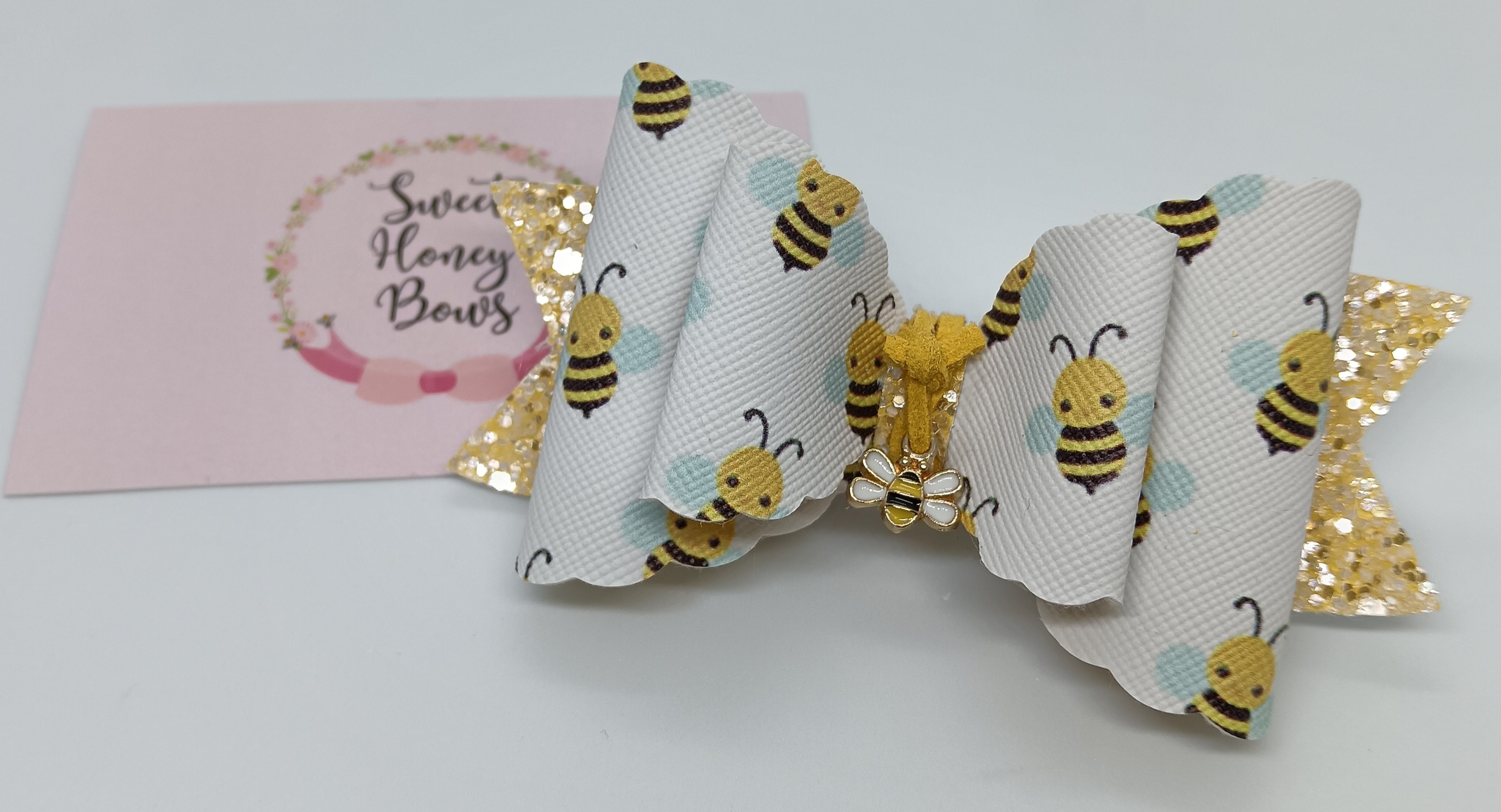 Busy Bee Bow